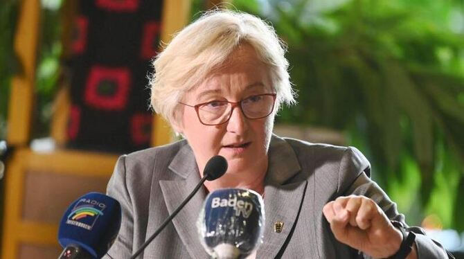 Theresia Bauer bei einem Interview