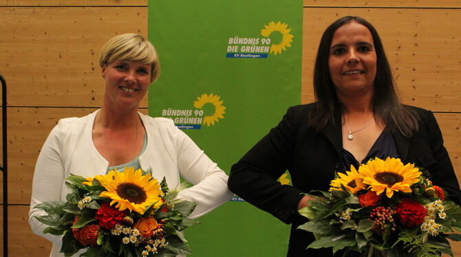Die Reutlinger Kreisgrünen wählen Cindy Holmberg (links) zur Kandidatin für die Landtagswahl 2021 und Alexandra Alt zur Ersatzka