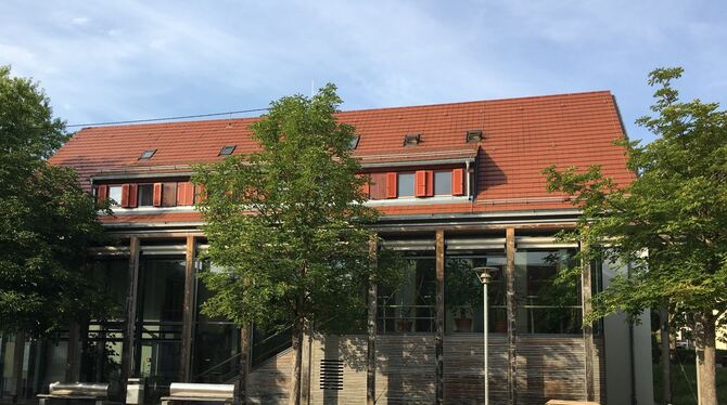 Auf dem Dach der Gemeindehalle von Wannweil sollen noch in diesem Jahr Photovoltaikanlagen installiert werden. Das hat der Rat b