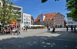 Zwischen Kiosk und Brunnen soll das Riesenrad stehen. FOTO: NIETHAMMER