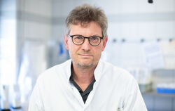  Hans Bösmüller obduziert als Pathologe Menschen, die an Covid-19 verstorben sind. FOTO: DPA