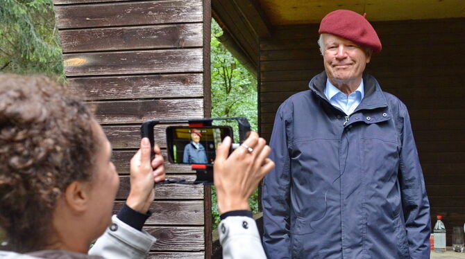 Termin am Hohfleck: Hermann Walz steht GEA-Volontärin Melinda Weber vor der Kamera Rede und Antwort.
