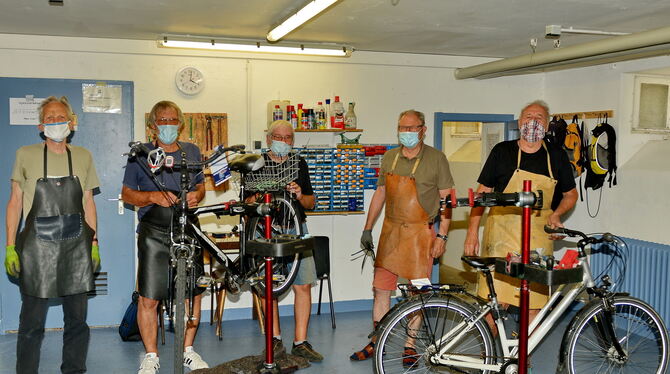 Die Schrauber vom Ringelbach hatten in dieser Woche alle Hände voll zu tun: Die soziale Fahrradwerkstatt in der Ypernkaserne  er