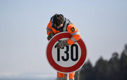 Das Tempolimit 130 auf deutschen Autobahnen steht zur Diskussion. FOTO: DPA