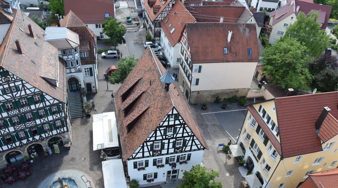 Das Pfullinger Rathaus I im Fokus: Seit Ende Mai ist Bürgermeister Michael Schrenk abgetaucht. Weder die Mitarbeiter der Verwalt Das Pfullinger Rathaus I im Fokus: Seit Ende Mai ist Bürgermeister Michael Schrenk abgetaucht. Weder die Mitarbeiter der Verwalt