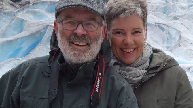 Werner Haar und Kristine Schmid in Norwegen vor dem Nigardsbreen, dem Auslassgletscher des Jostedalsbreen (größter Festlandsglet