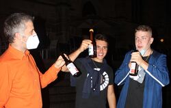 Passanten durften sich bei Oberbürgermeister Boris Palmer je eine Flasche von in Tübingen produziertem Bier abholen – wenn sie n