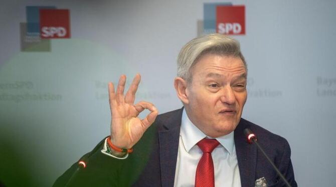 Horst Arnold gestikuliert