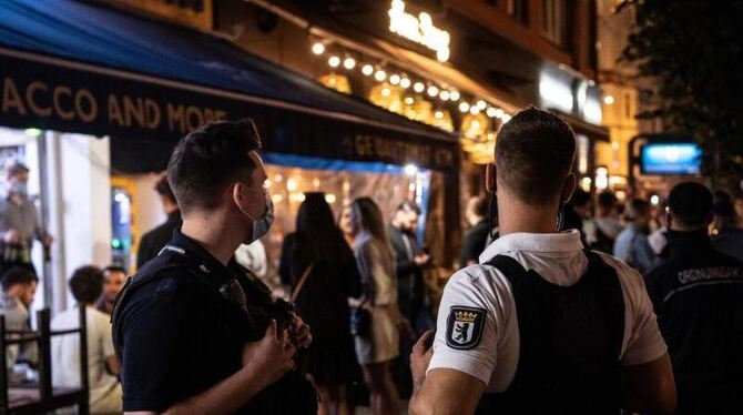 Kontrolle auf Party-Meile