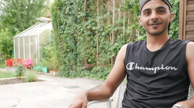 Wael Alsade stammt aus Syrien. Der heute 26-Jährige hat mit seinem Onkel eine Polsterei gegründet. Dabei hat er Buchhalter geler
