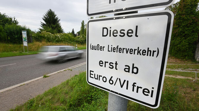Die Fahrverbote für Euro-5-Diesel gelten jetzt. Bußgelder für Verstöße gibt es allerdings erst ab Oktober.  FOTO: DPA