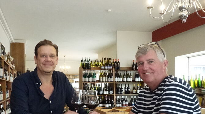 Es genüge wenig Vokabular, um einen Wein zu beschreiben, sagen Andreas Nübling (links) und Uwe Holwein.