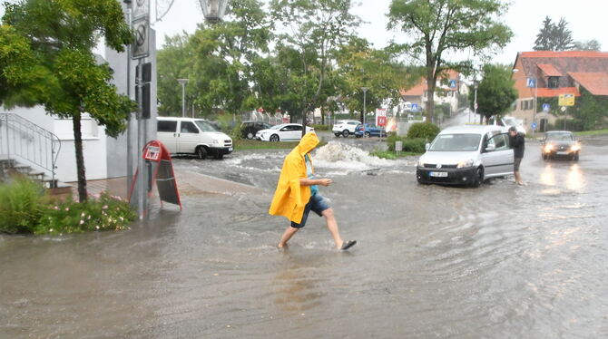 Nasse Füße und überflutete Straßen in Bodelshausen. Nasse Füße und überflutete Straßen in Bodelshausen.