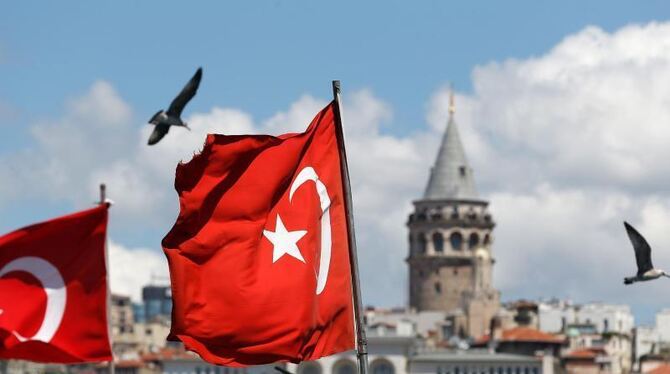 Türkische Flaggen wehen in Istanbul