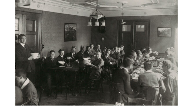 Beliebt wegen ihres günstigen Essens und der Geselligkeit: Die Mensa Prinz Karl in den 1920er-Jahren.   FOTO: UNIVERSITÄTSARCHIV