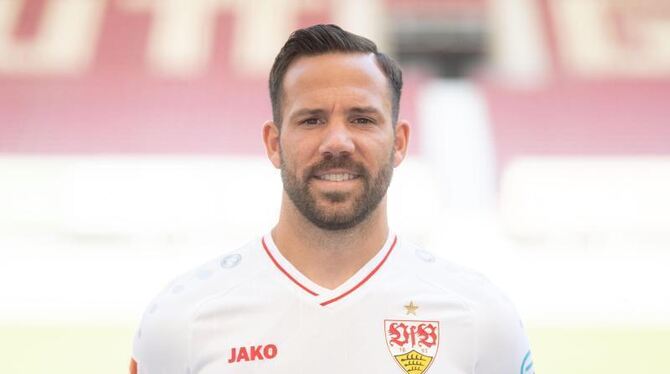 Gonzalo Castro vom VfB Stuttgart steht an der Seitenlinie