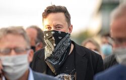 Tesla-Unternehmer Musk besucht CureVac in Tübingen