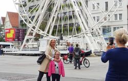 Schon jetzt ist das Selfie mit dem »White Star« beliebt.  FOTOS (2): KÜSTER