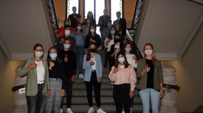 Daumen hoch: Die neuen Azubis und Studenten