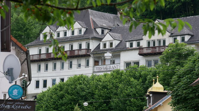 Schönes Haus, Zimmer mit Aussicht: Man kann den alten Glanz des Uracher Hotels am Berg noch erahnen – auch wenn das Gebäude seit