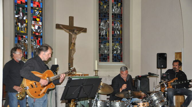 Die Gruppe Almost Friday spielte in der Kirche in Buttenhausen. FOTO: BIMEK