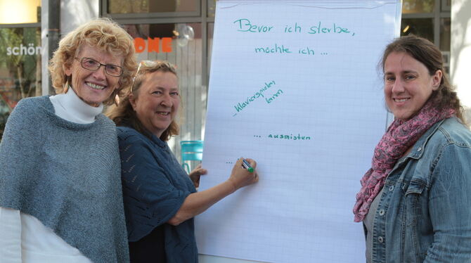 Helga Hock und Karin Rudolf von der Samariterstiftung (von links) stießen mit ihrer Idee der wandernden Tafel (das Provisorium w
