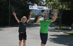 Geschafft: Beim ersten Münsinger Mini-Triathlon ging’s nicht um Bestzeiten, sondern ums Dabeisein.   FOTO: SCHRADE