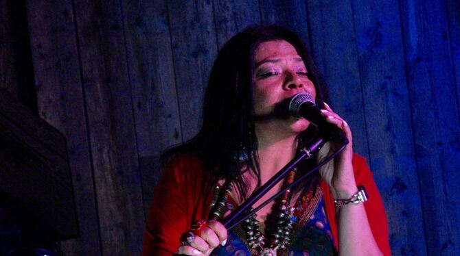 Exotik des indischen Gesangs: Fauzia Maria Beg beim Auftritt.  FOTO: SPIESS