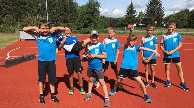Die Leichtahtletik-Kids des TSV Kleinengstingen beim Sportabzeichen.  FOTO: PRIVAT
