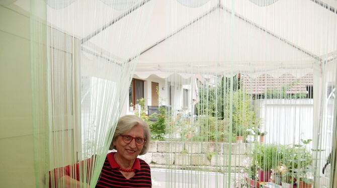»Mein erstes eigenes Haus«, sagt Lia Sportelli aus Häslach über den Pavillon, der seit Corona vor ihrem Haus, wo sie in Miete wo