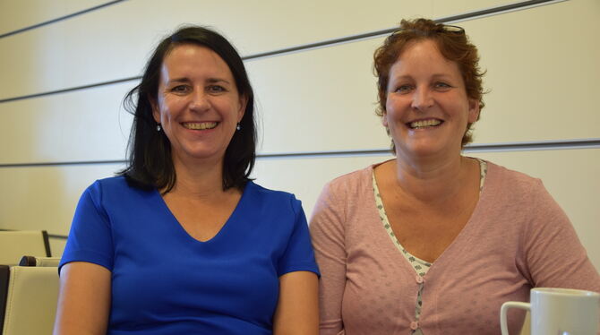 Als »Herzenssache« bezeichnen Elke Seelmann (links) und Antonie Bäuerle ihre Ini-tiative für Gambia. FOTO: STÖHR Als »Herzenssache« bezeichnen Elke Seelmann (links) und Antonie Bäuerle ihre Ini-tiative für Gambia. FOTO: STÖHR