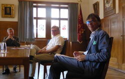 Programm trotz Corona: (von rechts) Festivalleiter Florian Prey, Bürgermeister Elmar Rebmann, Kulturamtsleiter Thomas Braun. FOT