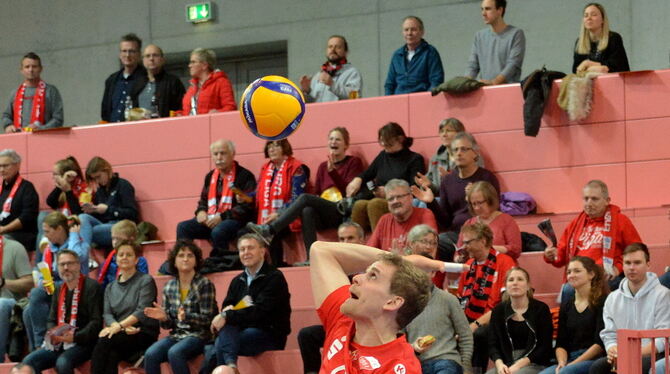 Ein bekanntes Gesicht aus Bundesliga-Zeiten bleibt dem TV Rottenburg erhalten: Friederich Nagel.  FOTO: NIETHAMMER