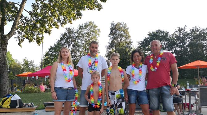 Die Familie Seidel und das Ehepaar Pfeiffer legten beim Sponsorenschwimmen des Münsinger Bäderfördervereins die meisten Kilomete