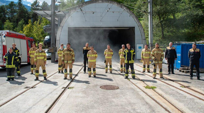 Brennender Zug im Mundetunnel in Tirol: Die Feuerwehrleute probten bei einer Großübung den Ernstfall. FOTO: ANTON WEGSCHEIDER