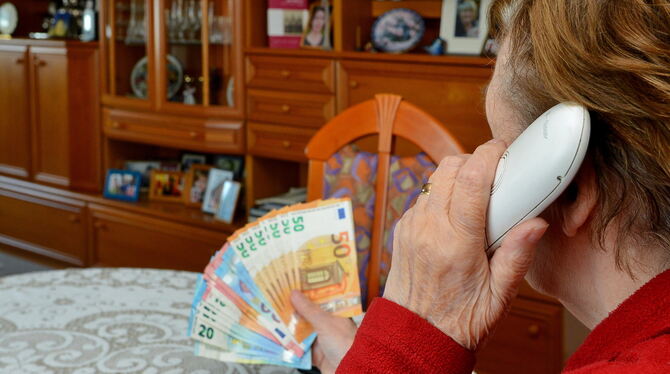 Insbesondere ältere Menschen werden oft Opfer von Telefonbetrügern. In Lichtenstein hat die Zahl der Telefondelikte deutlich zug