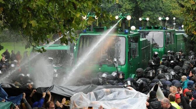 Demonstration im Stuttgarter Schlossgarten