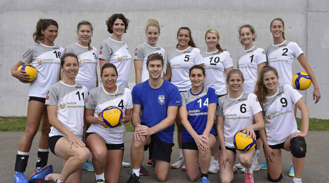 Die Volleyballerinnen der TSG Reutlingen (stehend von links): Julia Schröder, Vanessa Gieske, Maria Münch, Martina Fetzer, Katha