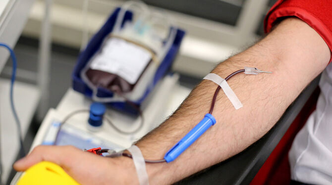 Pikt, hilft aber: Blutspenden.  FOTO: DRK