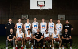 Mit dieser Mannschaft geht der letztjährige Vize TSG Reutlingen in die Saison der 2. Basketball-Regionalliga, hinten, von links: