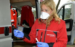 Die Tübinger Notärztin Dr. Lisa Federle bei der Arbeit