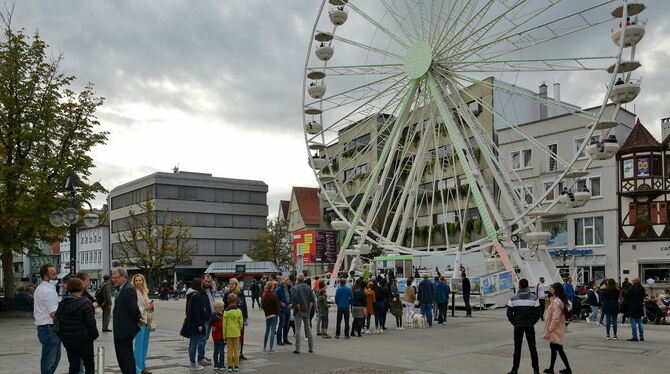 Der letzte Tag des Riesenrads auf dem Reutlinger Marktplatz. FOTOS: NIETHAMMER