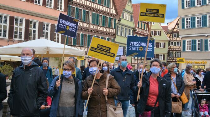 Solidaritätsmarsch durch die Tübinger Innenstadt.  FOTO: MARTIN