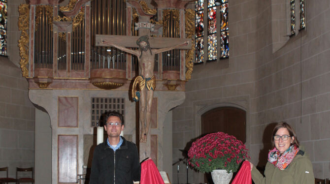 Rot wie der Mantel des Namenspatrons St. Martin, der seinen Legionärsmantel mit einem Bettler teilte: Die Pfarrer Salomo Strauß Rot wie der Mantel des Namenspatrons St. Martin, der seinen Legionärsmantel mit einem Bettler teilte: Die Pfarrer Salomo Strauß