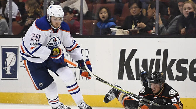 Der Superstar des Eishockeys: Leon Draisaitl von den Edmonton Oilers. FOTO: TERRILL/DPA