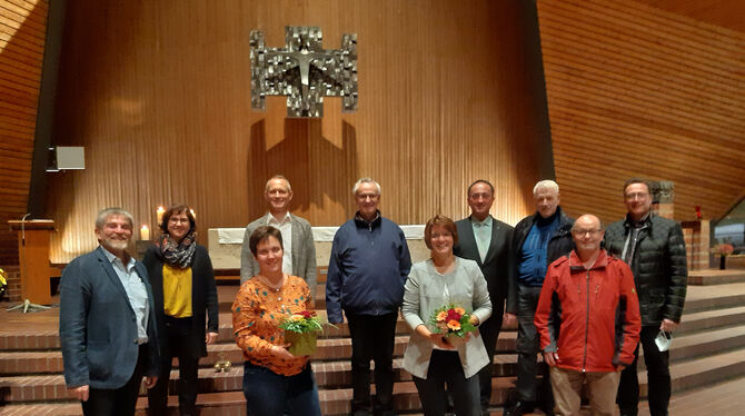 Das neue Leitungsteam des Dekanatsrats Reutlingen-Zwiefalten: Wolfgang Hilgers (hintere Reihe von rechts), Stellvertretender Dek