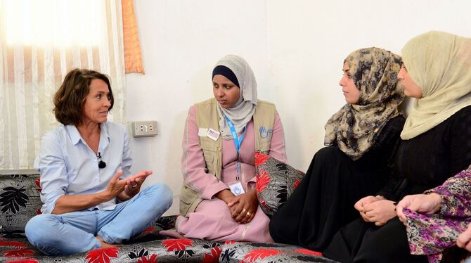 Beim Besuch in einem jordanischen Flüchtlingslager traf Ulrike Folkerts die Schwestern Maysa und Samah (beide rechts). Bei Bomb