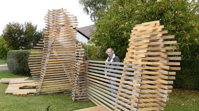 Einen Teil seines »Zwei-Kilometer-Baukastens« hat der Reutlinger Künstler Volker Illi derzeit auf einem Gemeindegrundstück am Or