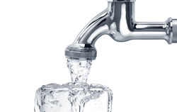 Das Uracher Wasser ist fast konkurrenzlos günstig. Kommt in absehbarer Zeit eine Preiserhöhung? FOTO: ADOBE STOCK