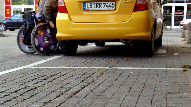 Widerrechtliches Parken auf Behindertenparkplätzen ist kein Kavaliersdelikt. Die Stadt Reutlingen wird künftig konsequenter absc